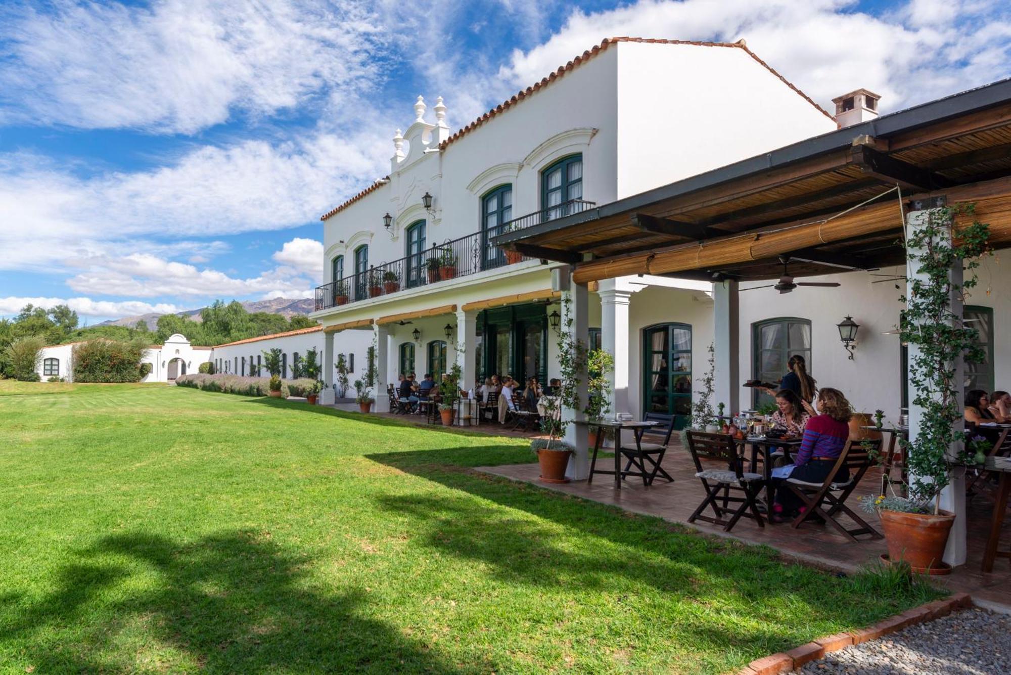 Patios De Hotel
