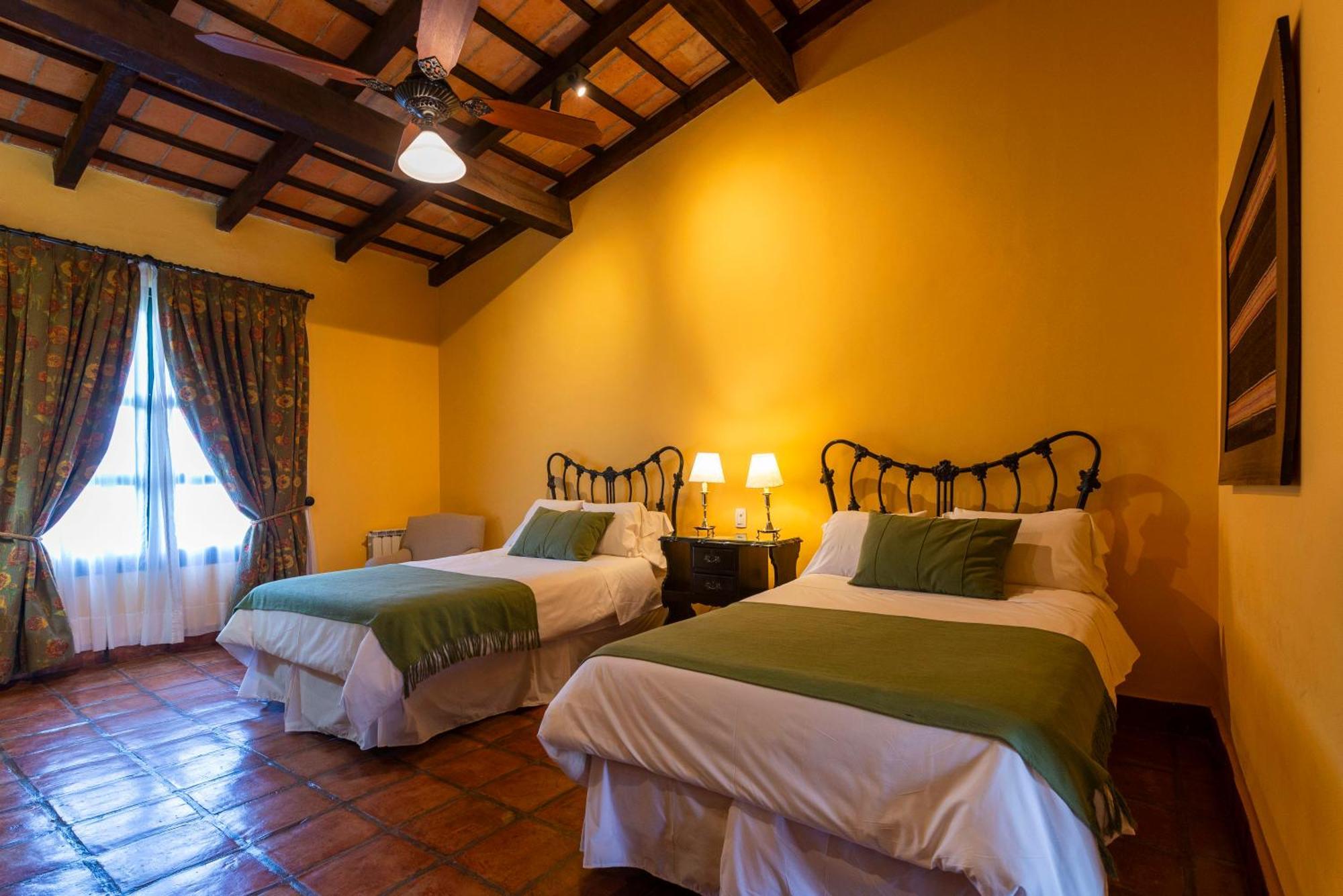 Patios De Hotel